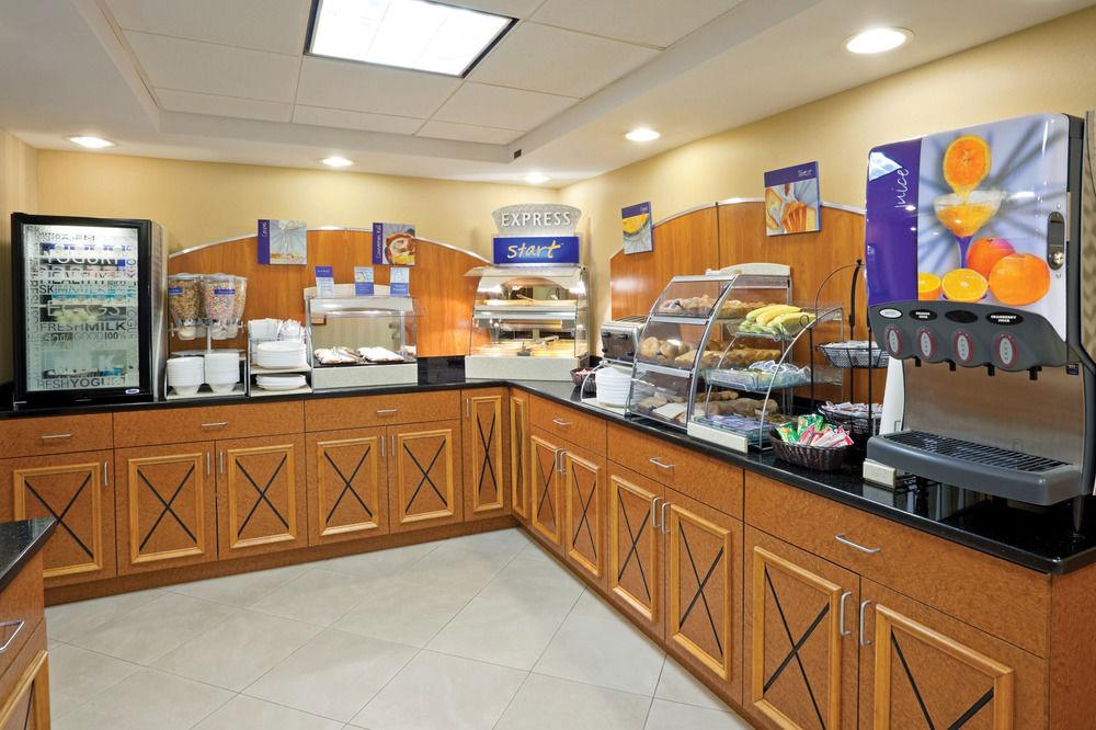 Holiday Inn Express & Suites West Long Branch - Eatontown By Ihg Exteriér fotografie